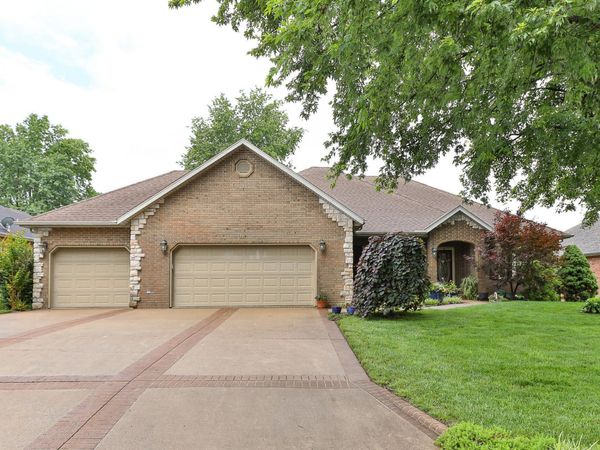 607 N Persimmon Drive , Nixa, MO 65714