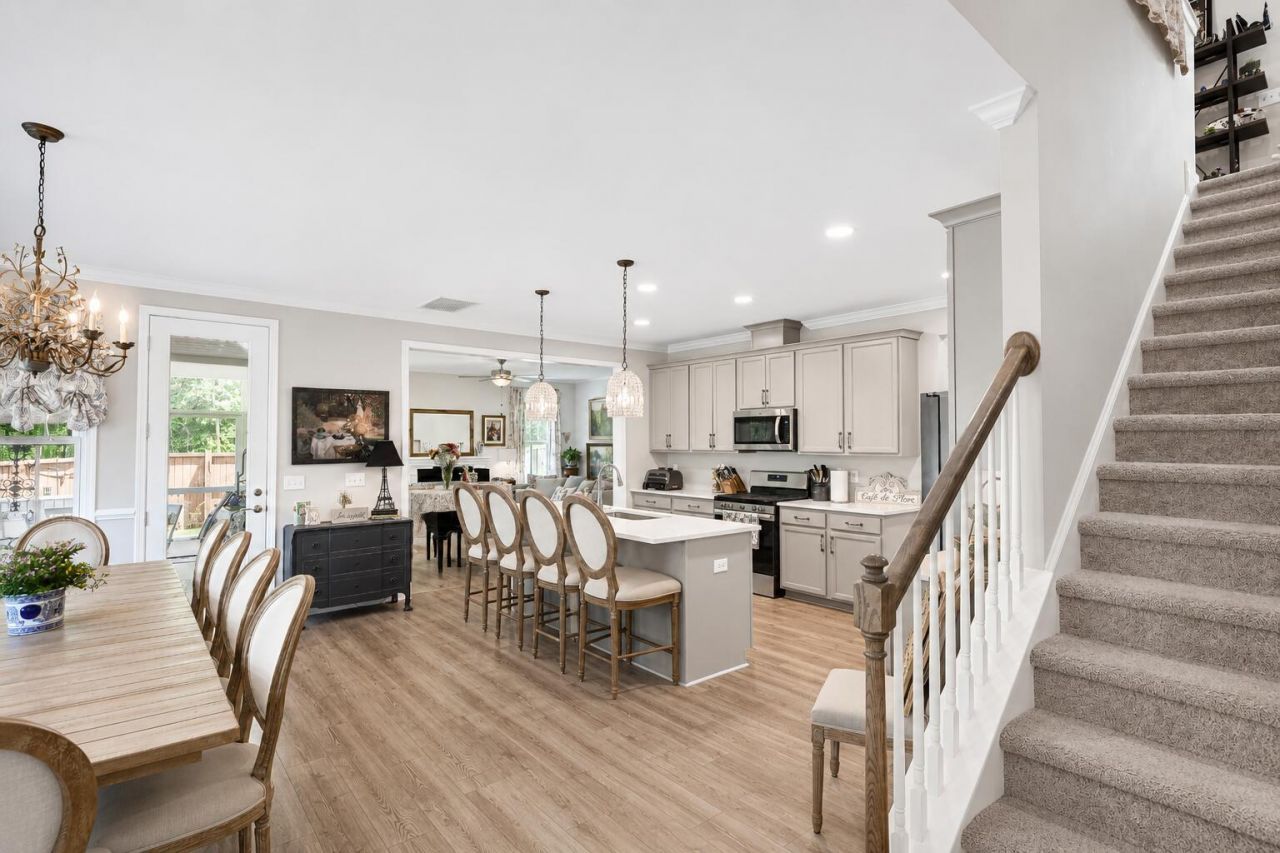 349 Green Fern Drive Photo 6