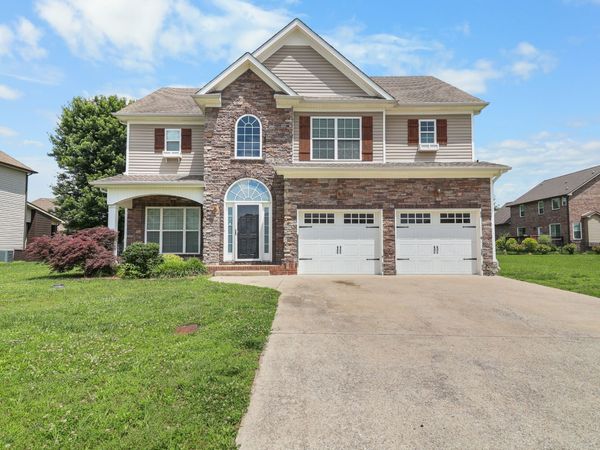 1093 Willow Cir, Clarksville, TN 37043