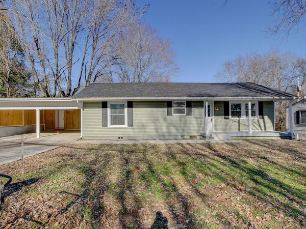 435 Circle Dr , Clarksville, TN 37043