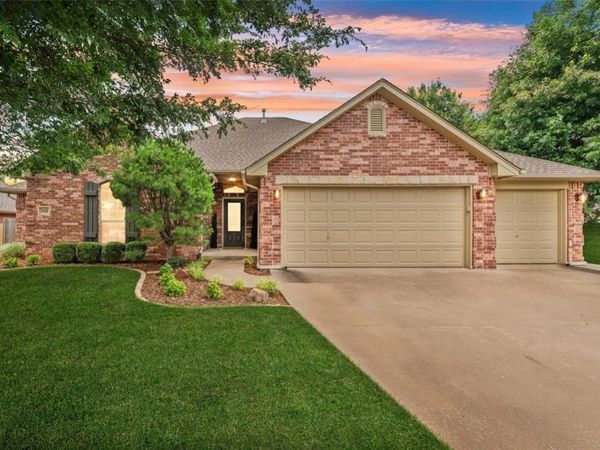 608 Ash Grove Circle, Edmond, OK 73003