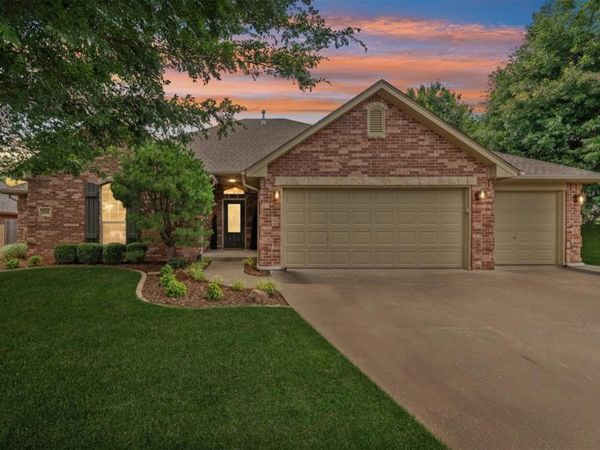 608 Ash Grove Circle, Edmond, OK 73003