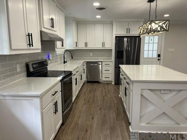 375 Sherwood Forest Blvd, Baton Rouge, LA 70815