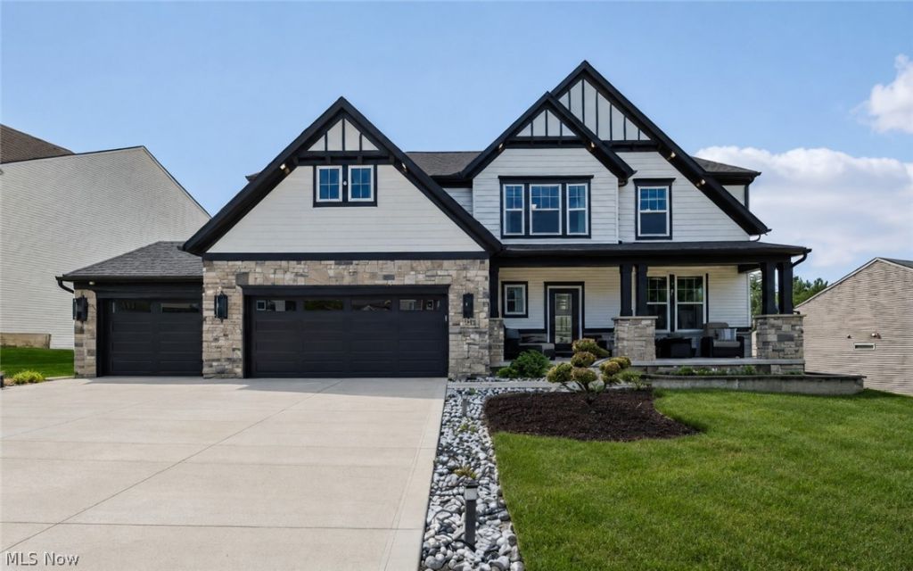 2818 Weeping Pine Drive, Medina, OH 44256
