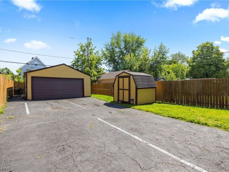 11301 Linnet Avenue , Cleveland, OH 44111 Photo 4