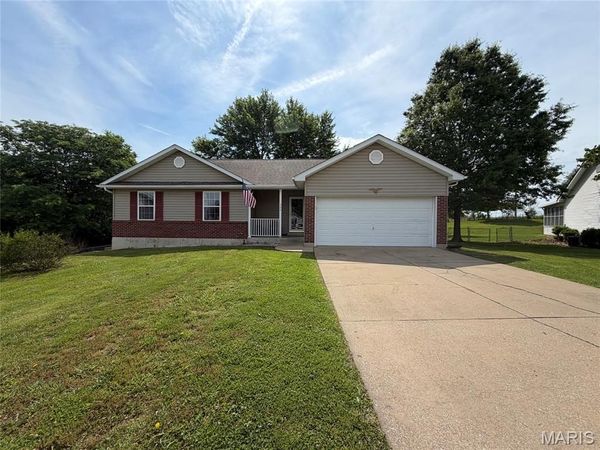 324 Lyons Drive, Troy, MO 63379