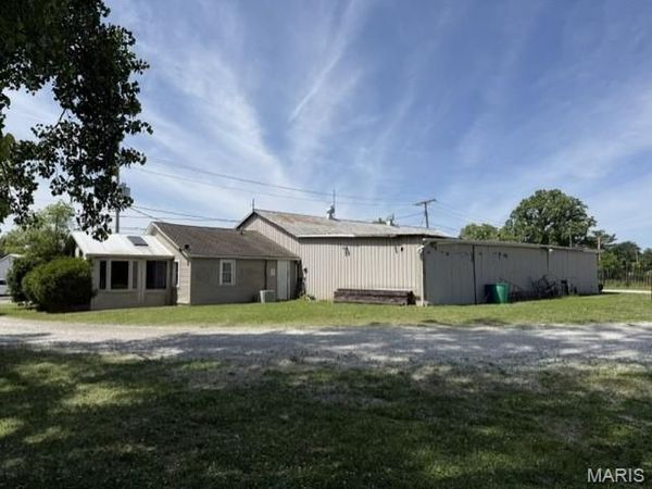 200 W Buchanan Street , Carlinville, IL 62626