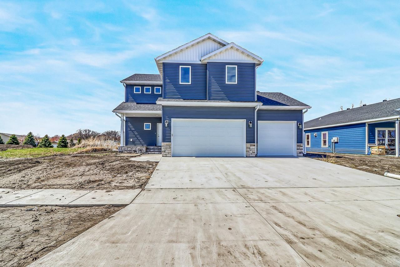 864 Harvest Circle, Horace, ND 58047
