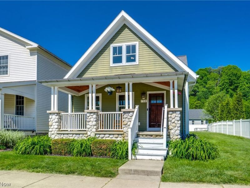 750 Hickory Street , Akron, OH 44303 Photo 2