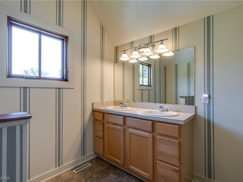 750 Hickory Street , Akron, OH 44303 Photo 24