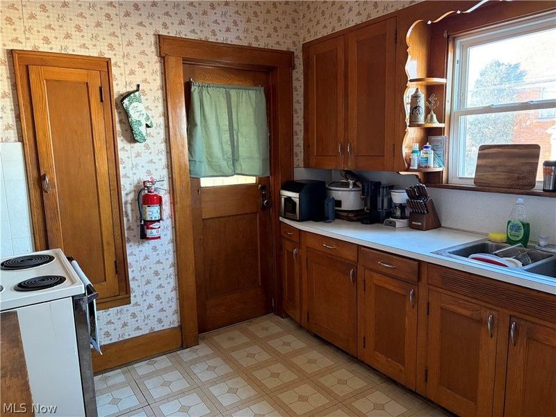 2031 Ridgewood Avenue , Alliance, OH 44601 Photo 8