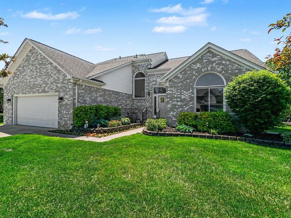50777 Cambridge Drive, Macomb, MI 48044