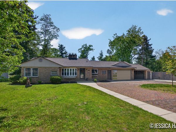 3311 Dorais Drive NE, Grand Rapids, MI 49525