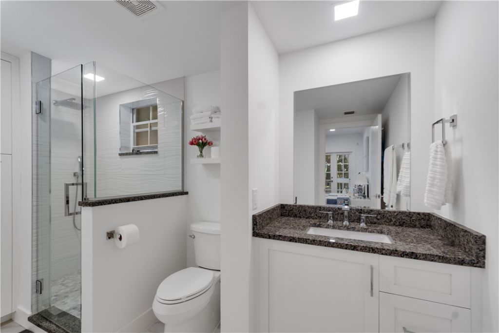 1175 Winding Oaks Circle E, Unit 202, Vero Beach, FL 32963 Photo