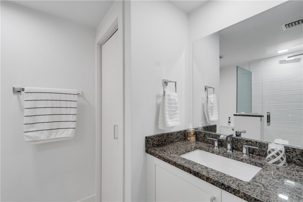 1175 Winding Oaks Circle E, Unit 202, Vero Beach, FL 32963 Photo