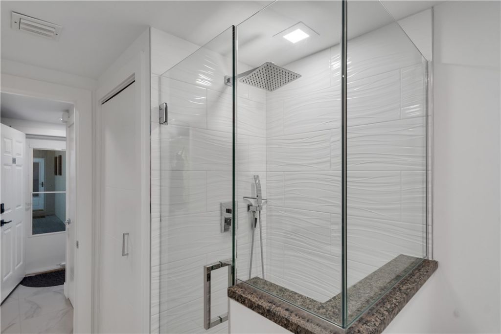 1175 Winding Oaks Circle E, Unit 202, Vero Beach, FL 32963 Photo