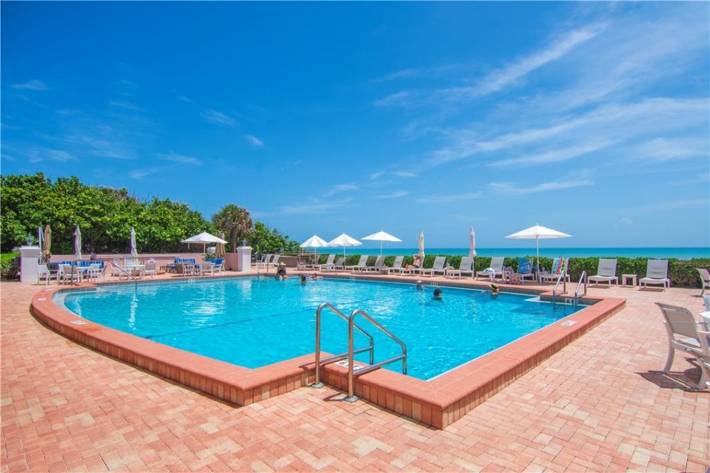 1175 Winding Oaks Circle E, Unit 202, Vero Beach, FL 32963 Photo