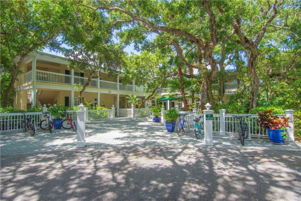 1175 Winding Oaks Circle E, Unit 202, Vero Beach, FL 32963 Photo
