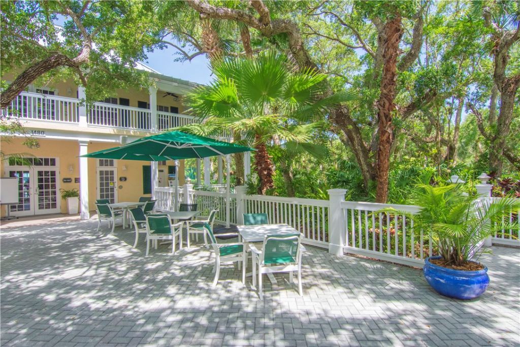 1175 Winding Oaks Circle E, Unit 202, Vero Beach, FL 32963 Photo