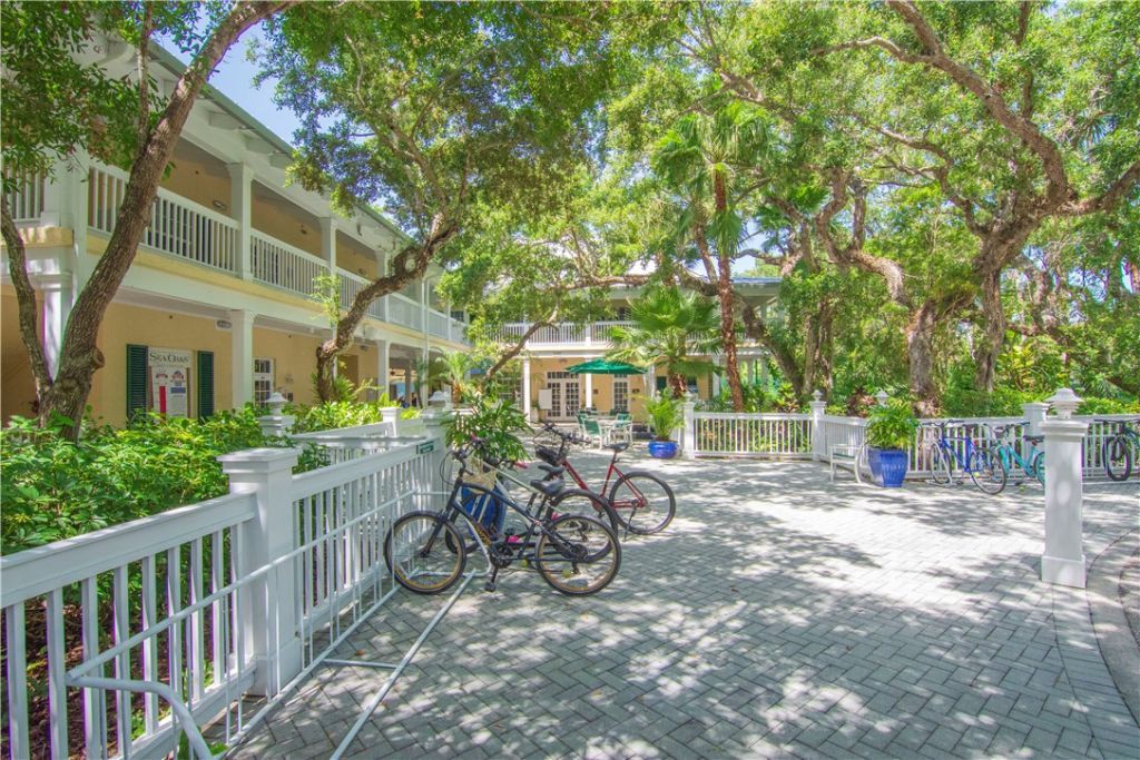 1175 Winding Oaks Circle E, Unit 202, Vero Beach, FL 32963 Photo