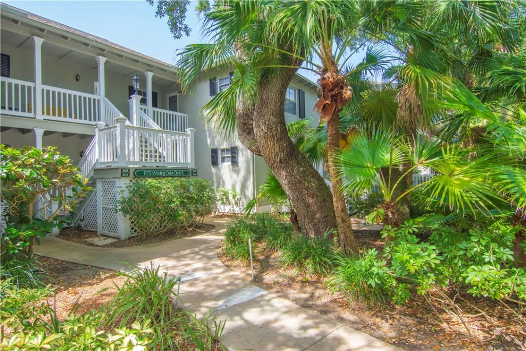 1175 Winding Oaks Circle E, Unit 202, Vero Beach, FL 32963 Photo