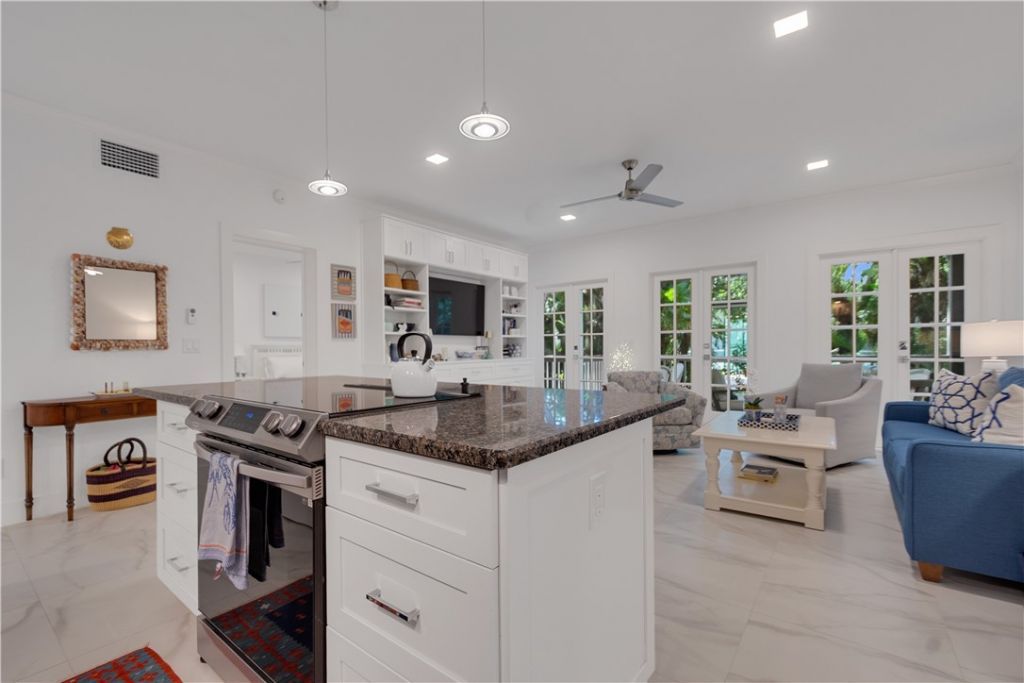 1175 Winding Oaks Circle E, Unit 202, Vero Beach, FL 32963 Photo