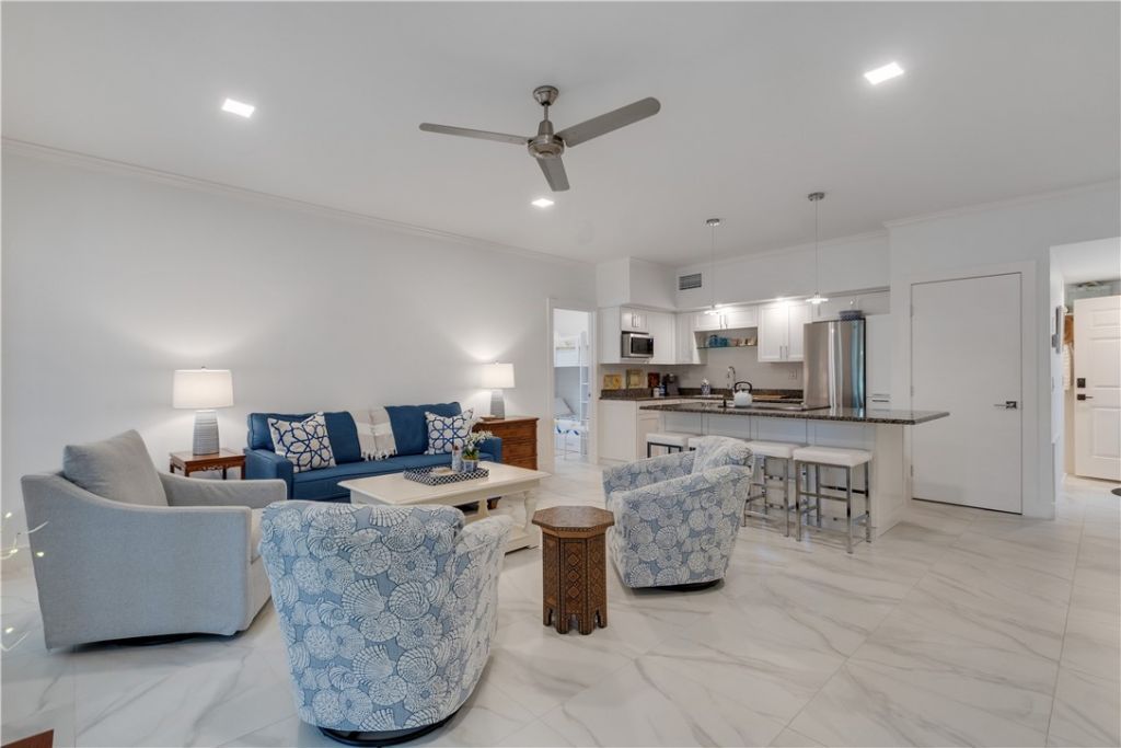 1175 Winding Oaks Circle E, Unit 202, Vero Beach, FL 32963 Photo