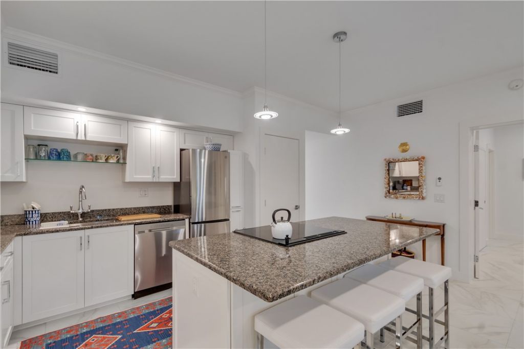 1175 Winding Oaks Circle E, Unit 202, Vero Beach, FL 32963 Photo