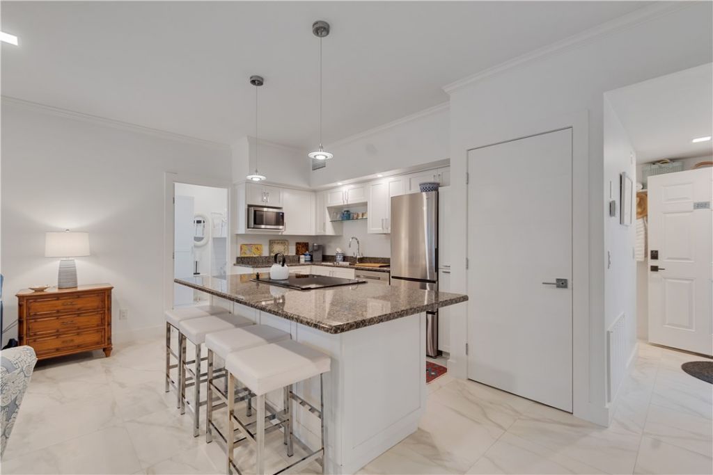 1175 Winding Oaks Circle E, Unit 202, Vero Beach, FL 32963 Photo