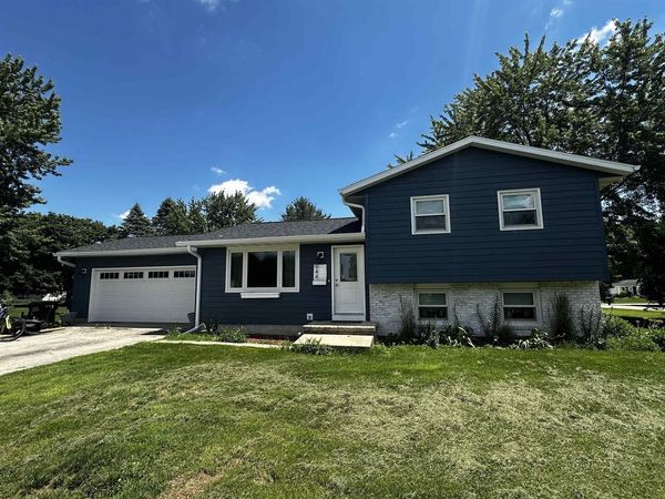 944 Ash Lane, Stoughton, WI 53589