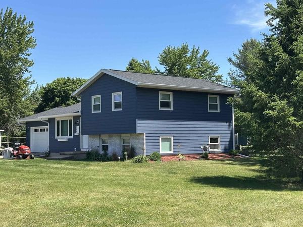 944 Ash Lane, Stoughton, WI 53589