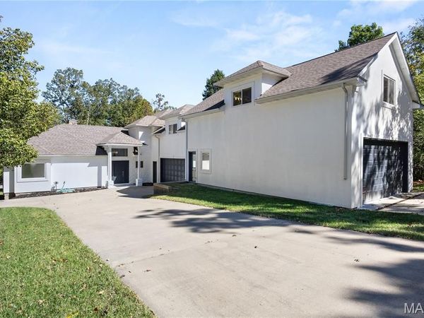 1416 Grand Point Boulevard , Sunrise Beach, MO 65079