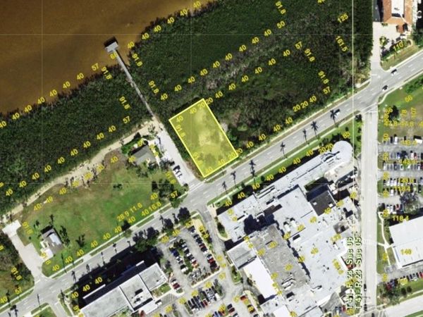 806 E MARION AVENUE, PUNTA GORDA, FL 33950