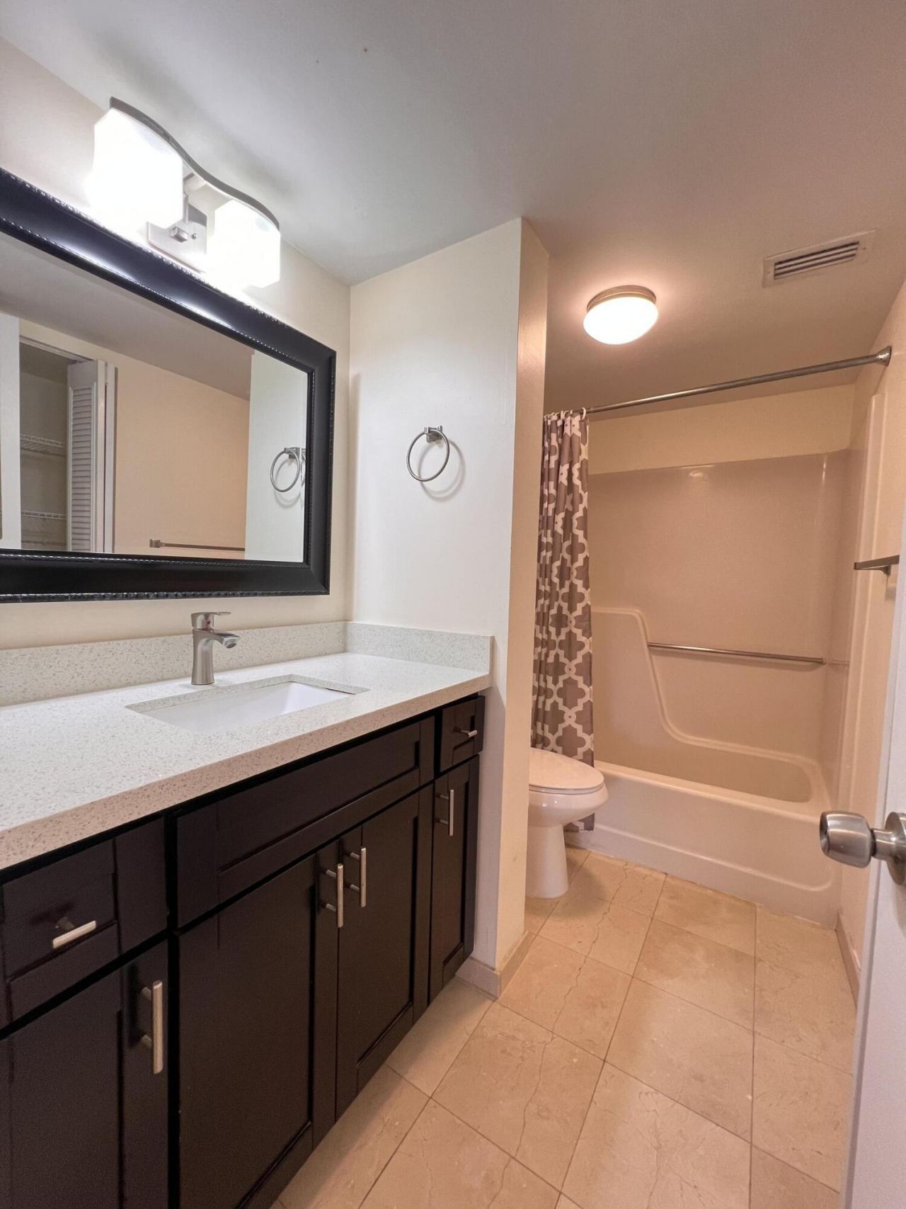 21911 Lake Forest Circle, Unit 206, Boca Raton, FL 33433 Photo