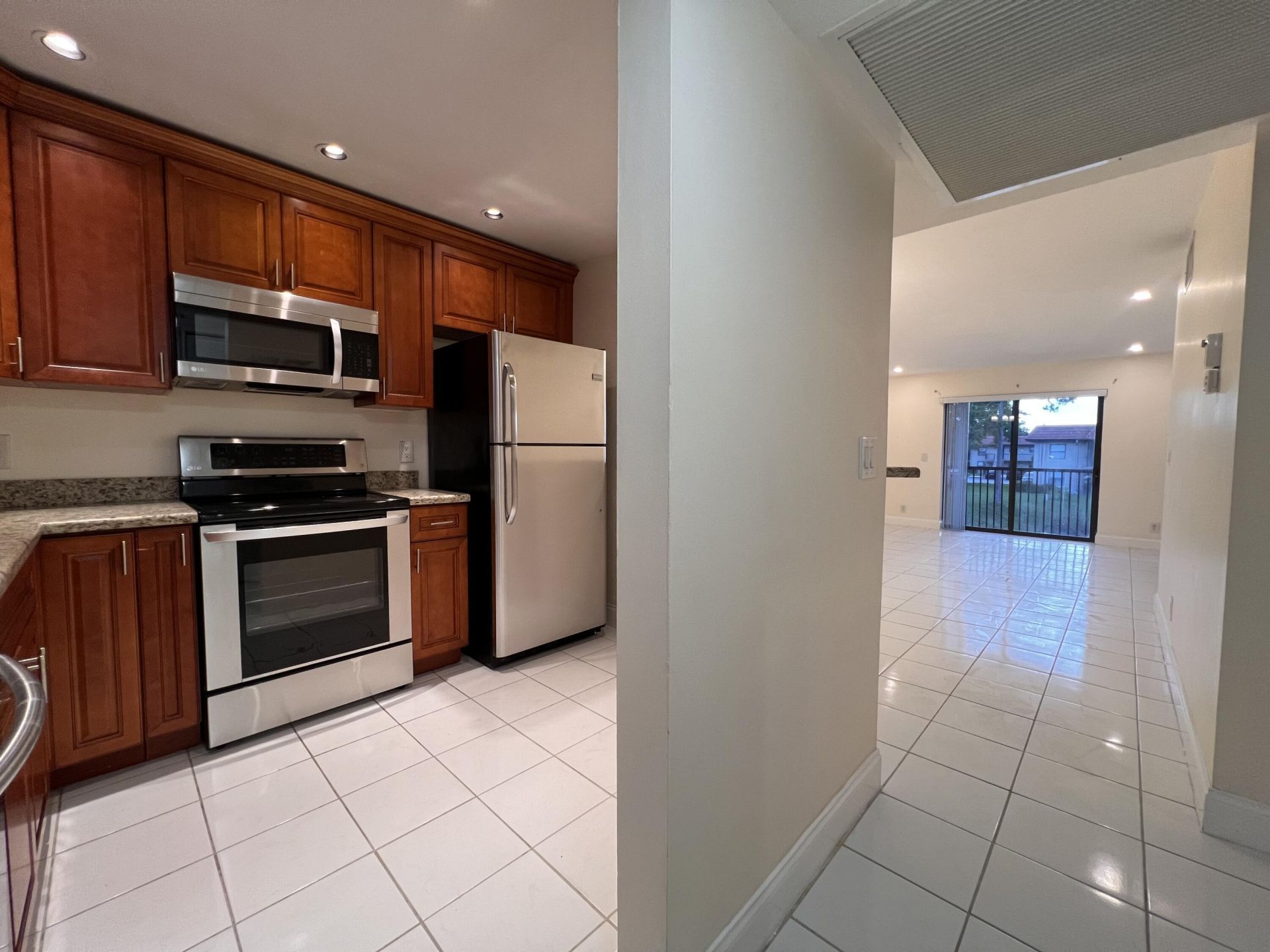 21911 Lake Forest Circle, Unit 206, Boca Raton, FL 33433 Photo