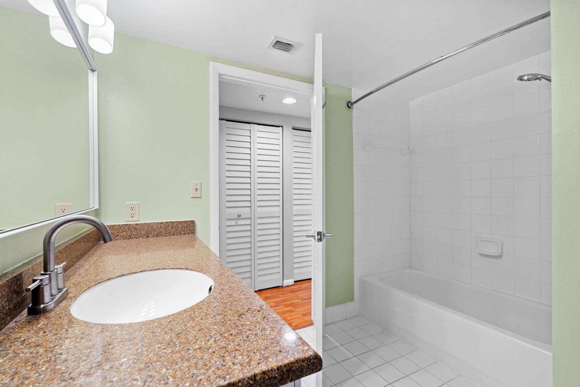 3020 NE 32nd Avenue, Unit 710, Fort Lauderdale, FL 33311 Photo