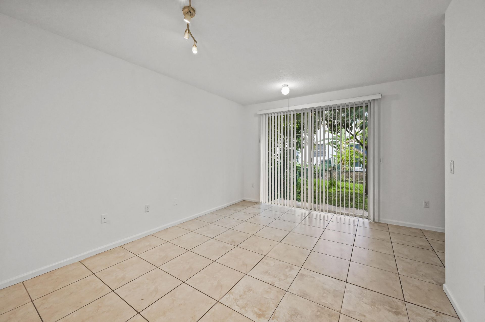 304 N Palm Villas Way, Palm Springs, FL 33461 Photo