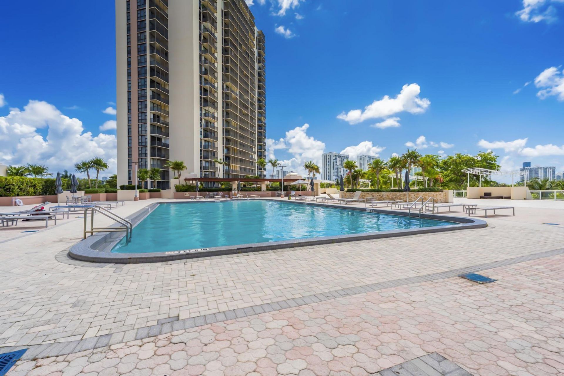 20335 W Country Club, Unit 1901, Aventura, FL 33180 Photo