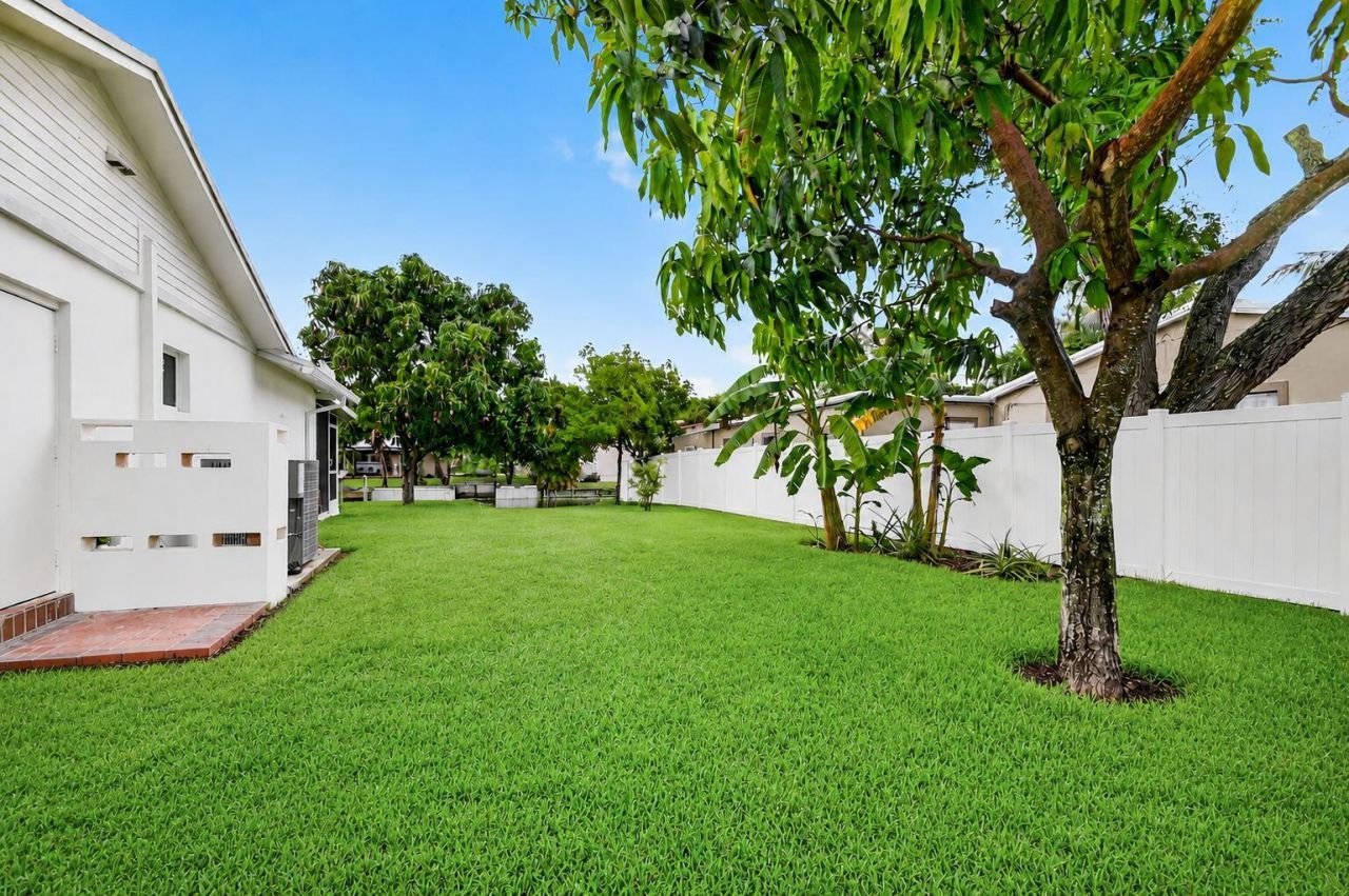 2277 Summit Boulevard, West Palm Beach, FL 33406 Photo