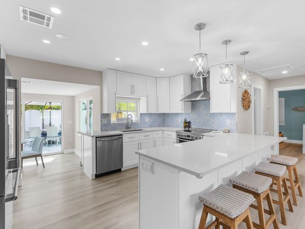 612 SE 10th Avenue, Deerfield Beach, FL 33441