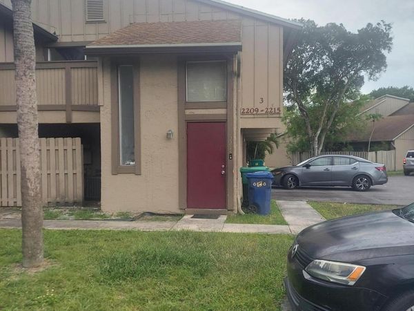 2215 NW 56th Avenue, Unit 3-e, Lauderhill, FL 33313