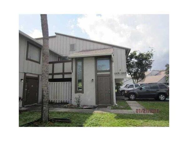 2215 NW 56th Avenue, Unit 3-e, Lauderhill, FL 33313