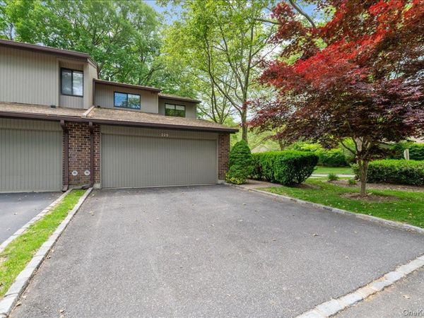 225 Hamlet Drive , Jericho, NY 11753