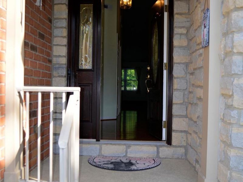 6048 Eden Place Drive, Cincinnati, OH 45247 Photo 2