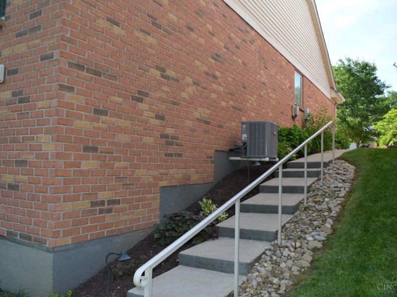 6048 Eden Place Drive, Cincinnati, OH 45247 Photo 34