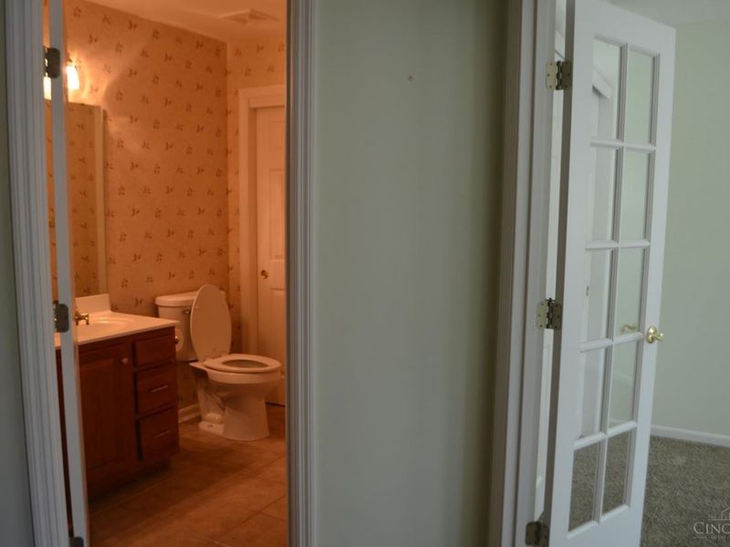 6048 Eden Place Drive, Cincinnati, OH 45247 Photo 4