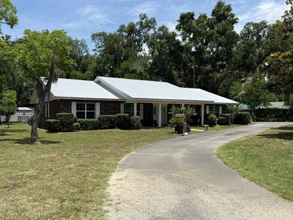 451 SE 136th Ave, Old Town, FL 32680