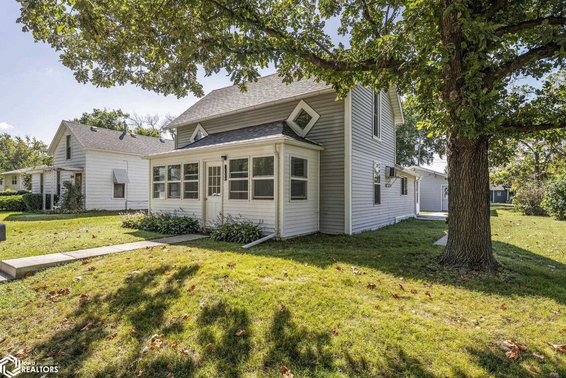 1205 E 3rd Street, Washington, IA 52353 Main Photo