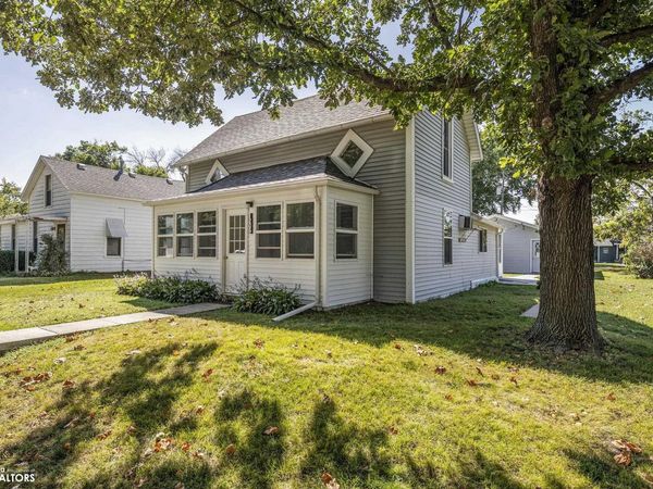 1205 E 3rd Street, Washington, IA 52353