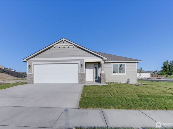321 N Lessor Loop , Moses Lake, WA 98837